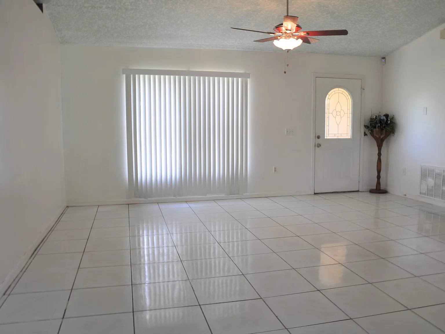 3 bed, 1395 sqft, $1,800 — Photo 4