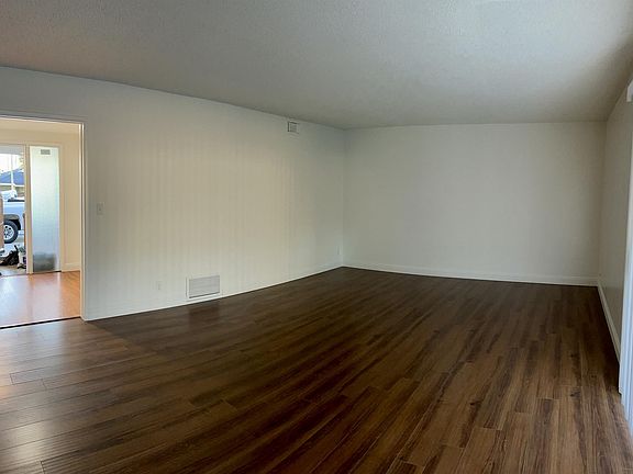 5th image of 238 E 39th St