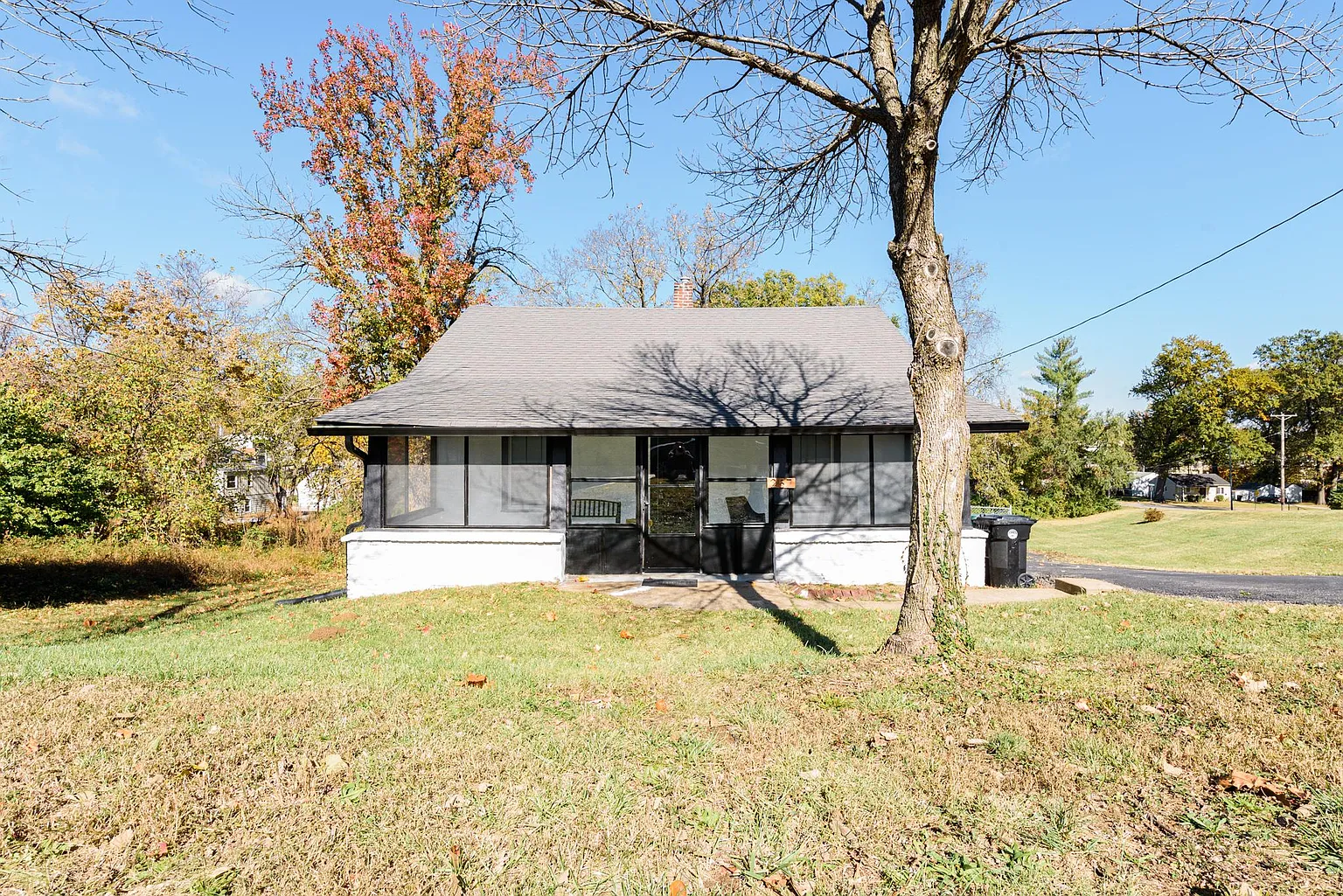 257 Gordon Pl photo 1