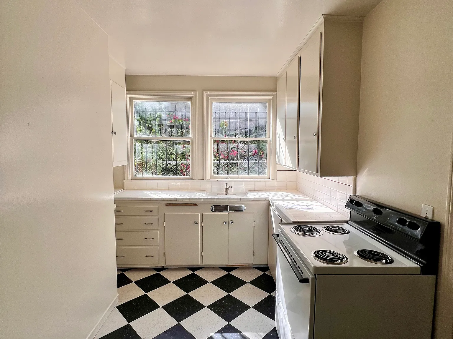 1448 5th Ave — Photo 4