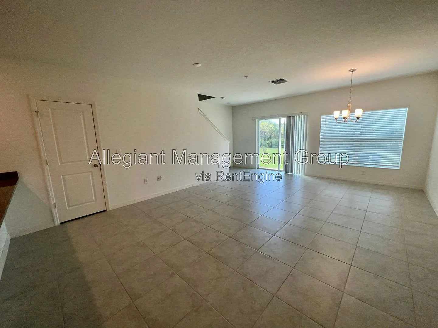 3 bed, 2.5 bath, 1463 sqft, $2,049 — Photo 2