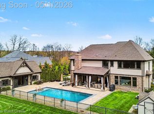 8135 Pine Knob Meadows Dr, Clarkston, MI 48348