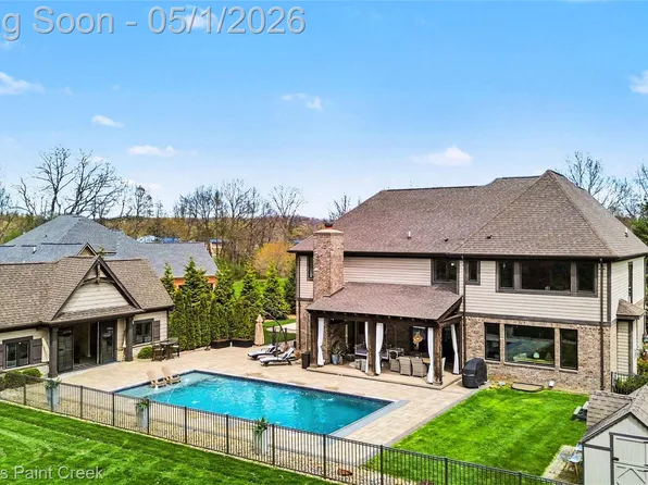8135 Pine Knob Meadows Dr, Clarkston, MI 48348