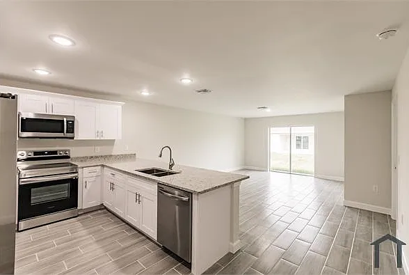 3 bed, 1197 sqft, $1,600 — Photo 2