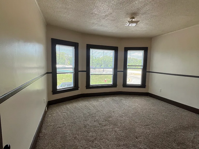 109 1/2 Riverside Dr #109-1.2 — Photo 10