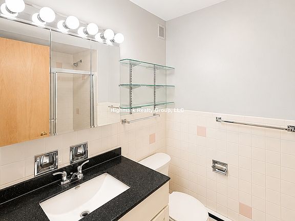 4th image of 8644 Skokie Blvd #302A