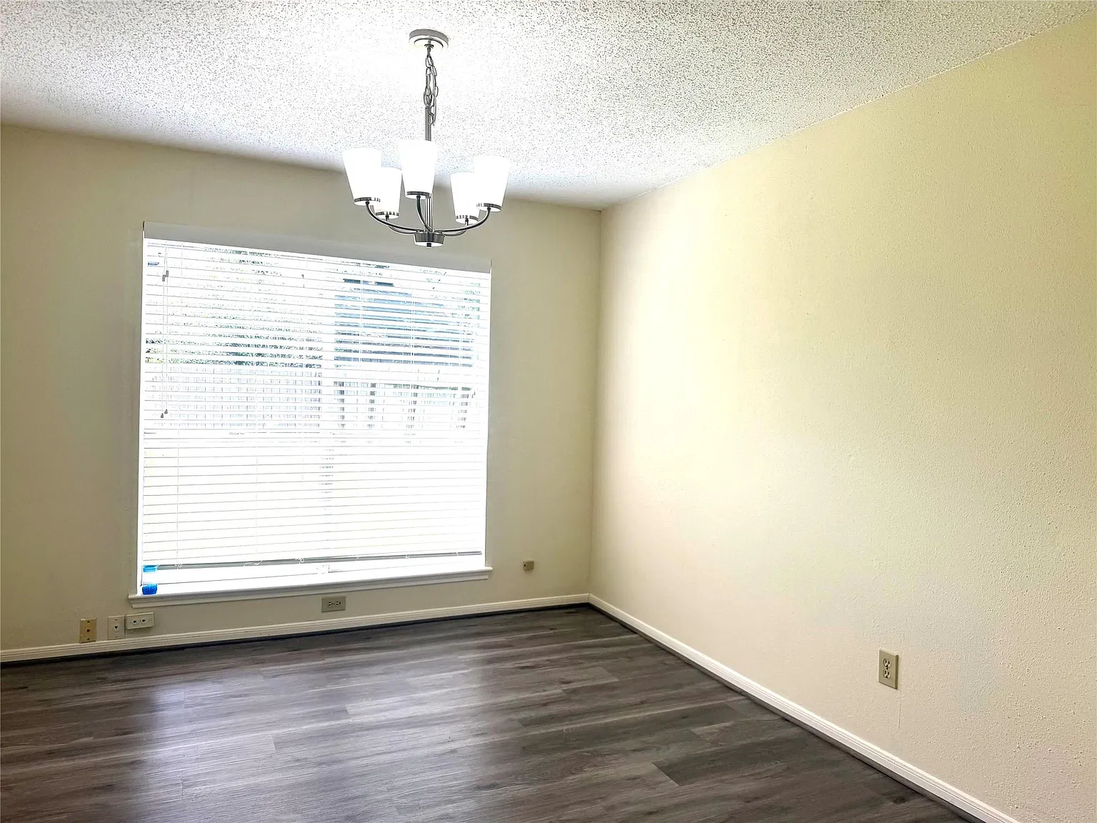 4 bed, 2.5 bath, 1986 sqft, $2,275 — Photo 4