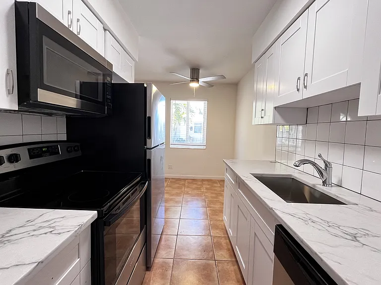 1440 Miami Rd #3 — Photo 5