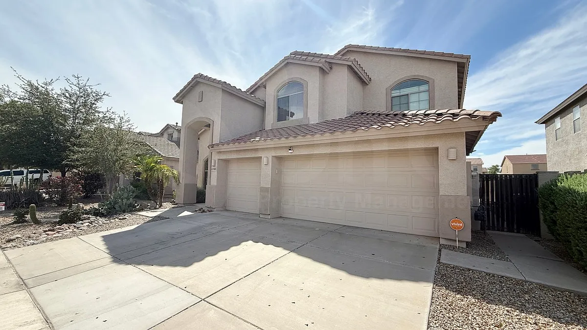 4 bed, 3.0 bath, 3299 sqft, $2,199 — Photo 1