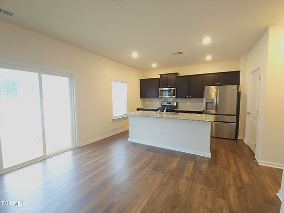 4th image of 1241 Valley Parke Dr