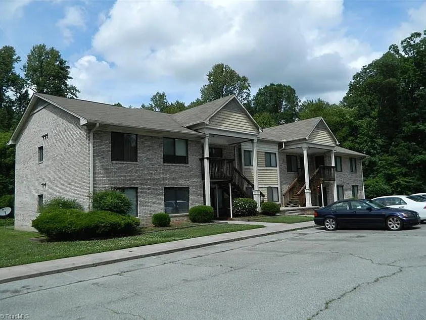 2 bed, 900 sqft, $1,250 — Photo 2