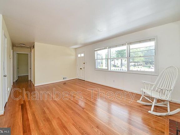 4th image of 113 Hickory Cir SW