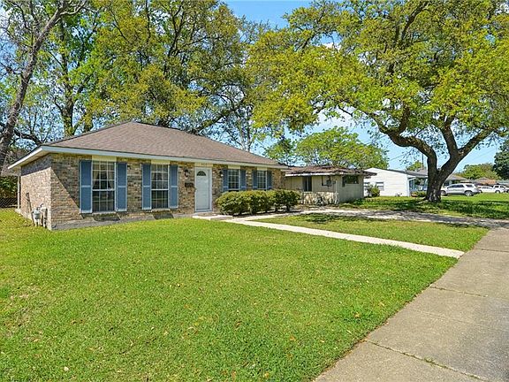 3rd image of 409 River Oaks Dr
