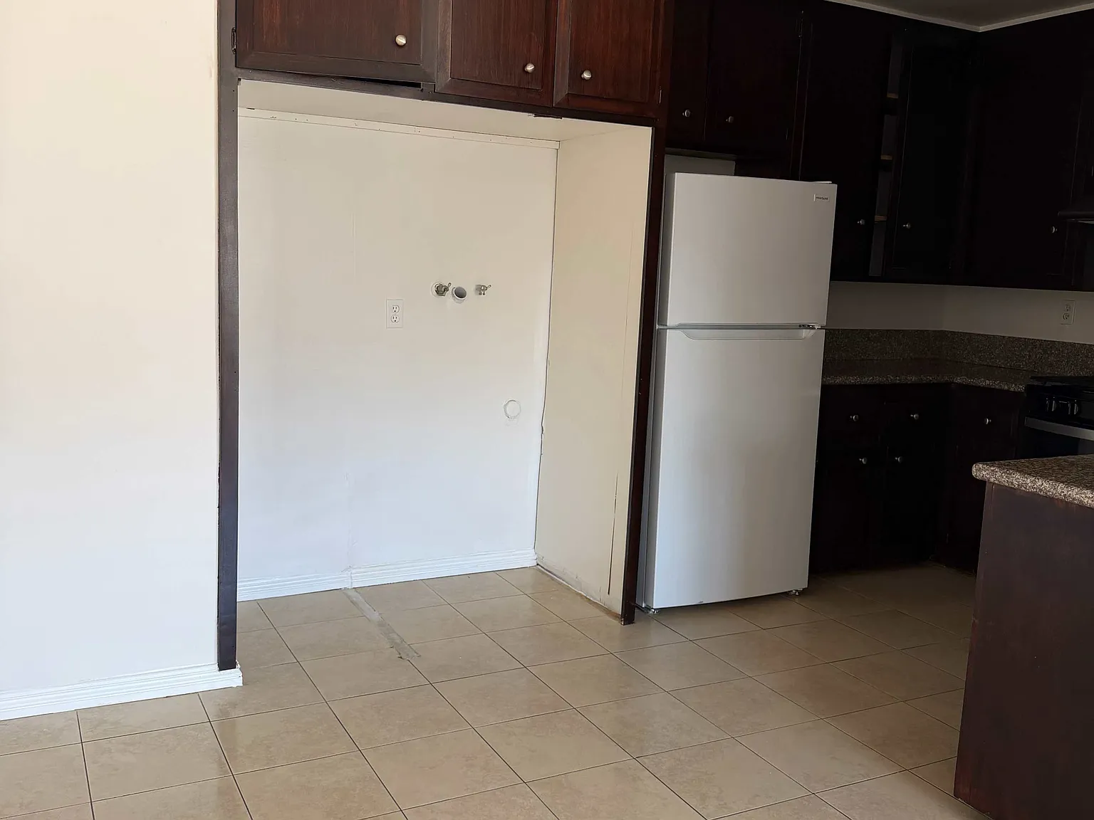 2 bed, 850 sqft, $2,595 — Photo 2