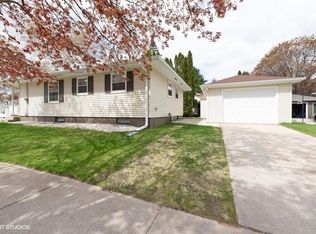 1102 Flambeau St, Manitowoc, WI 54220