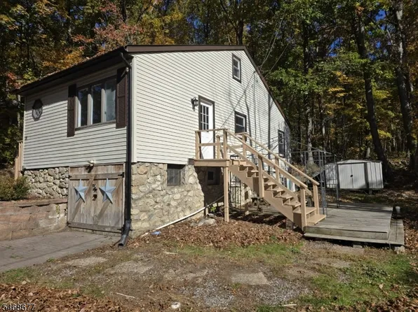 18 Mountainside Dr, Vernon Twp., NJ 07461