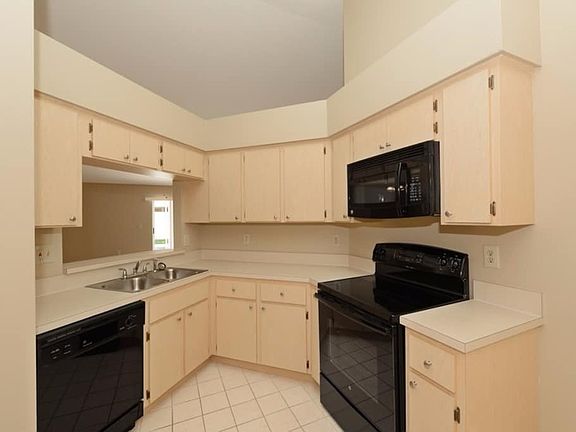 5th image of 11208 Longbrooke Dr