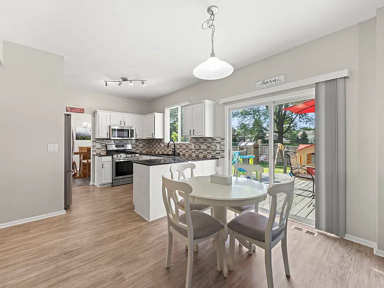 1274 Amaranth Dr — Photo 10