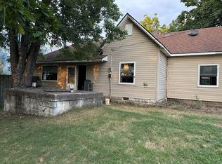 1200 N State St, Wagoner, OK 74467