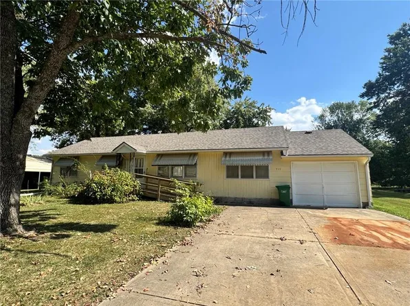 717 N Houston St, Adrian, MO 64720