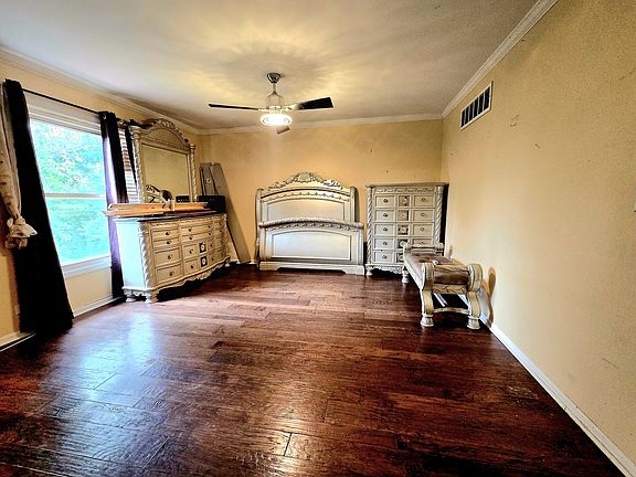 5th image of 1010 Patricia Ln