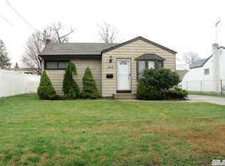 692 N Lewis Ave, Lindenhurst, NY 11757