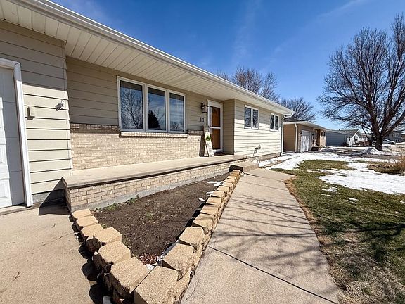 3rd image of 11 Meadow Ln