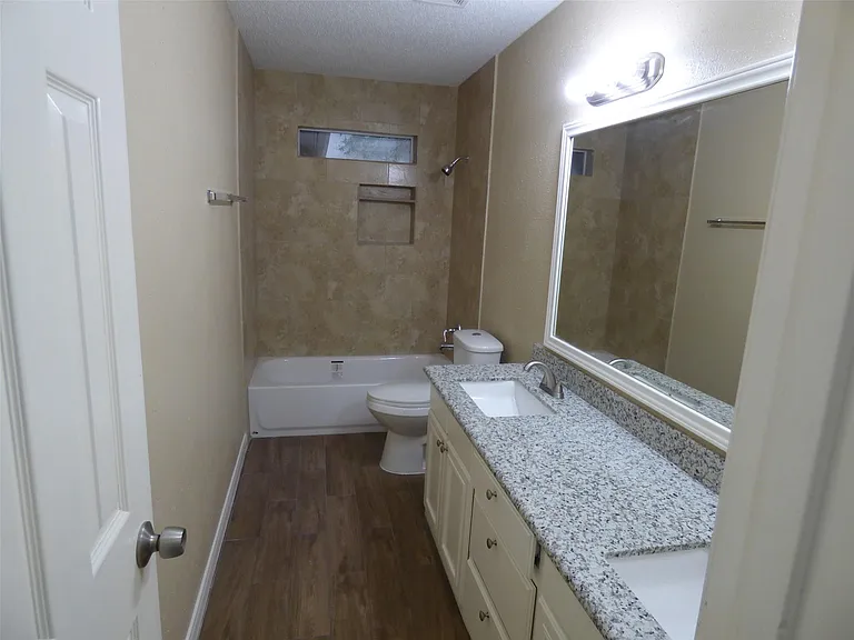 1242 Park Ln — Photo 8
