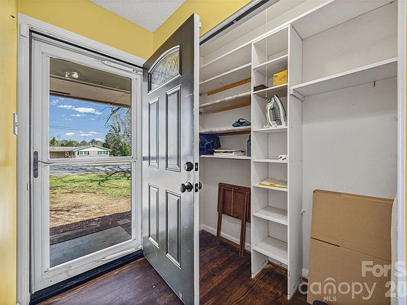 3rd image of 1355 Ebinport Rd