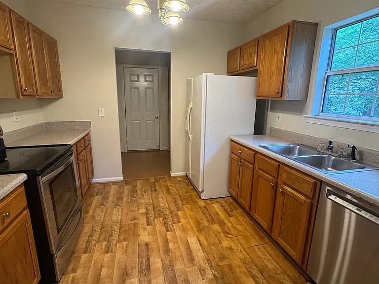 6410 Winston Trce — Photo 11