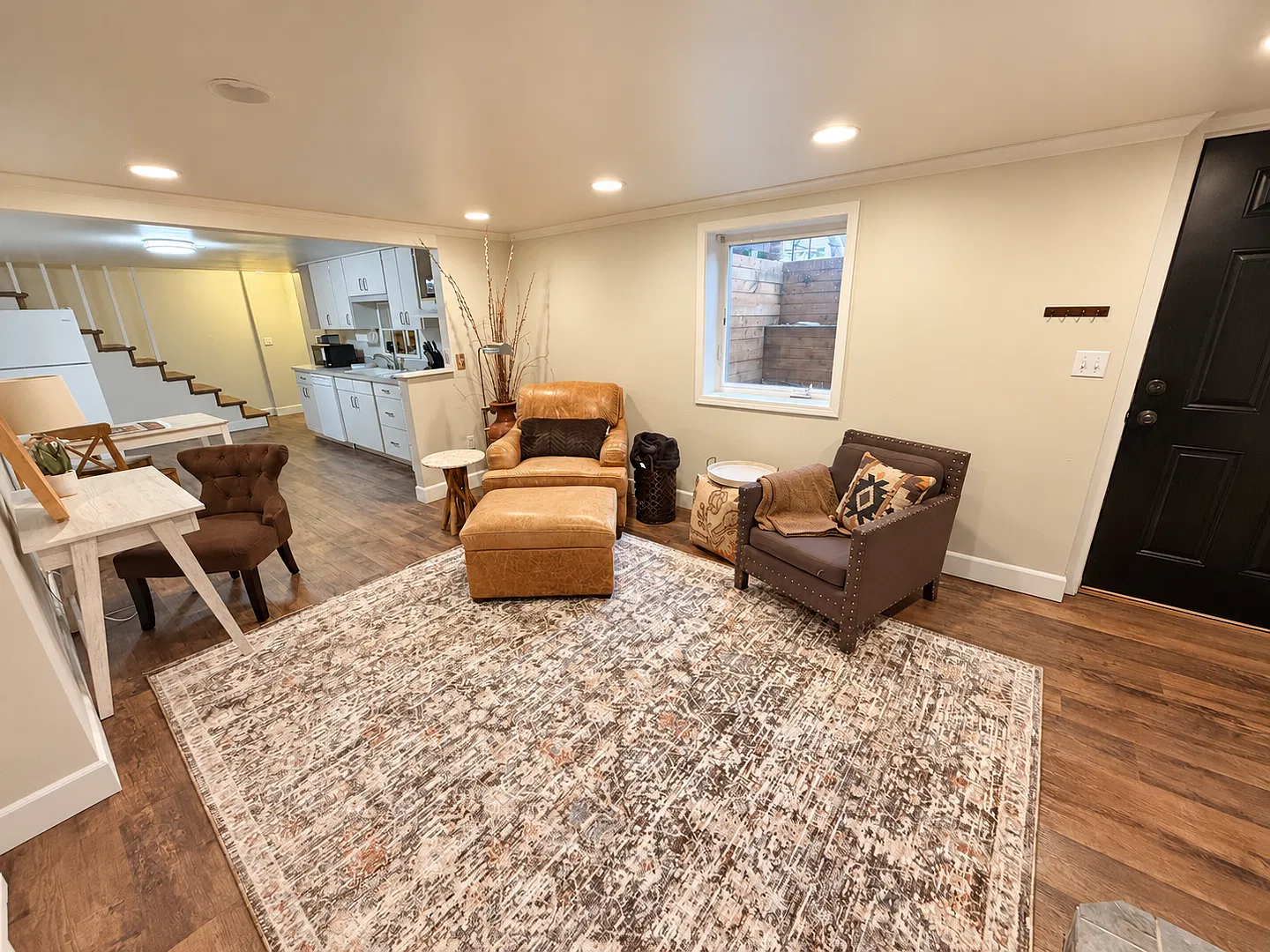 Newly remodeled and furnished 1 bedroom — Photo 2