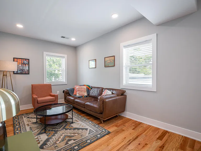 714 11th St NE #302 — Photo 28
