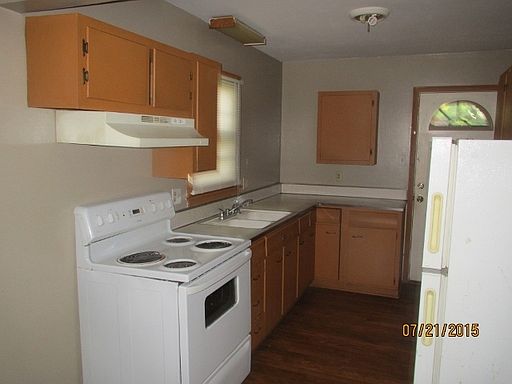 5th image of 2305 E 81st St