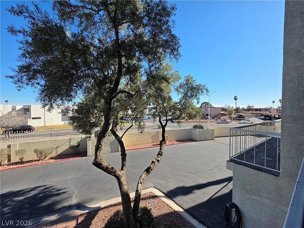 1 bed, 1045 sqft, $1,475 — Photo 4