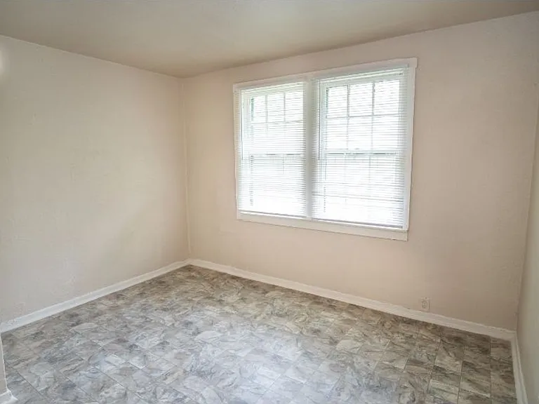 512 Bee St — Photo 10