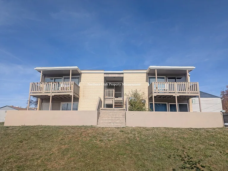 1052 Healy St — Photo 1