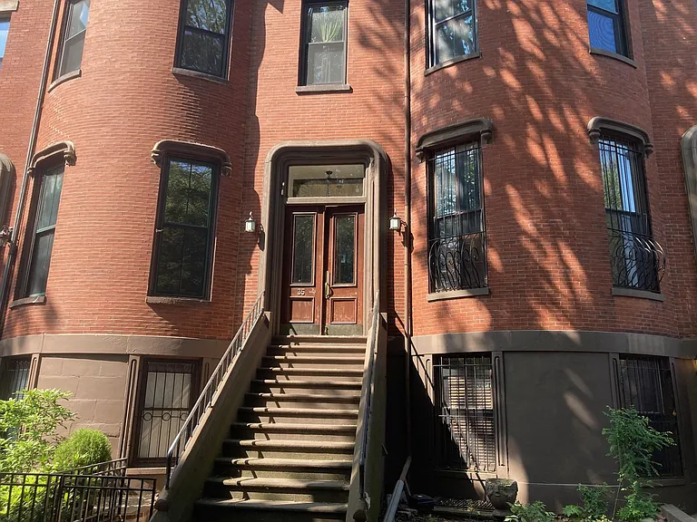 The building: you will be on the second floor.