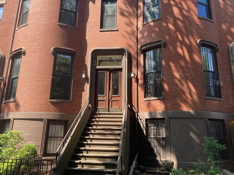 The building: you will be on the second floor.