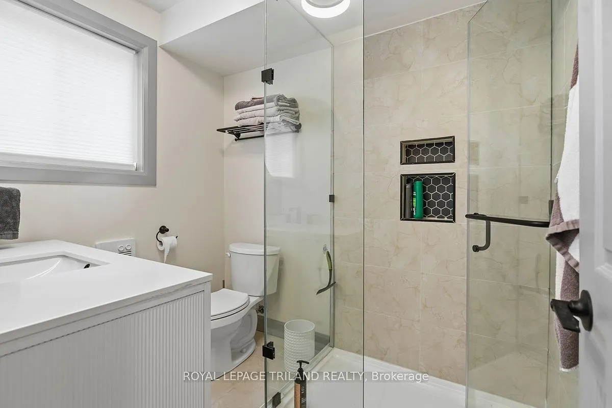 3 bed, $2,100 — Photo 3