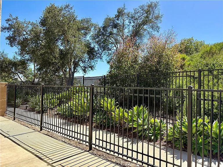 17 Lucente Ln — Photo 32