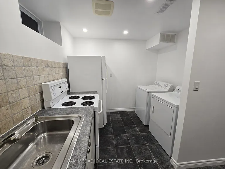 2588 Lundigan Dr #BASEMENT — Photo 23