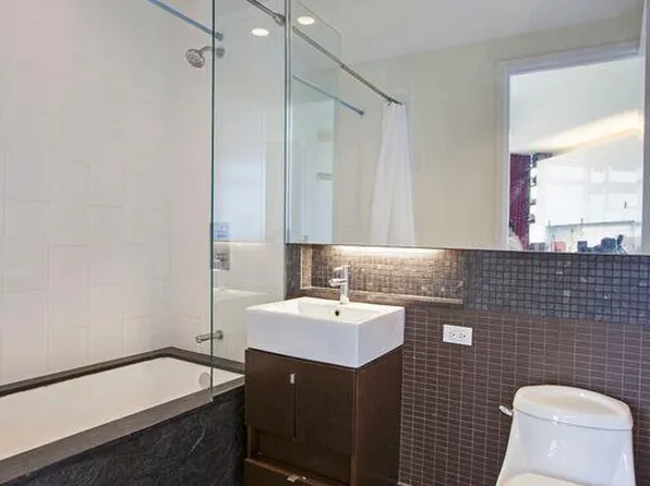 10-17 Jackson Avenue image 5 of 6