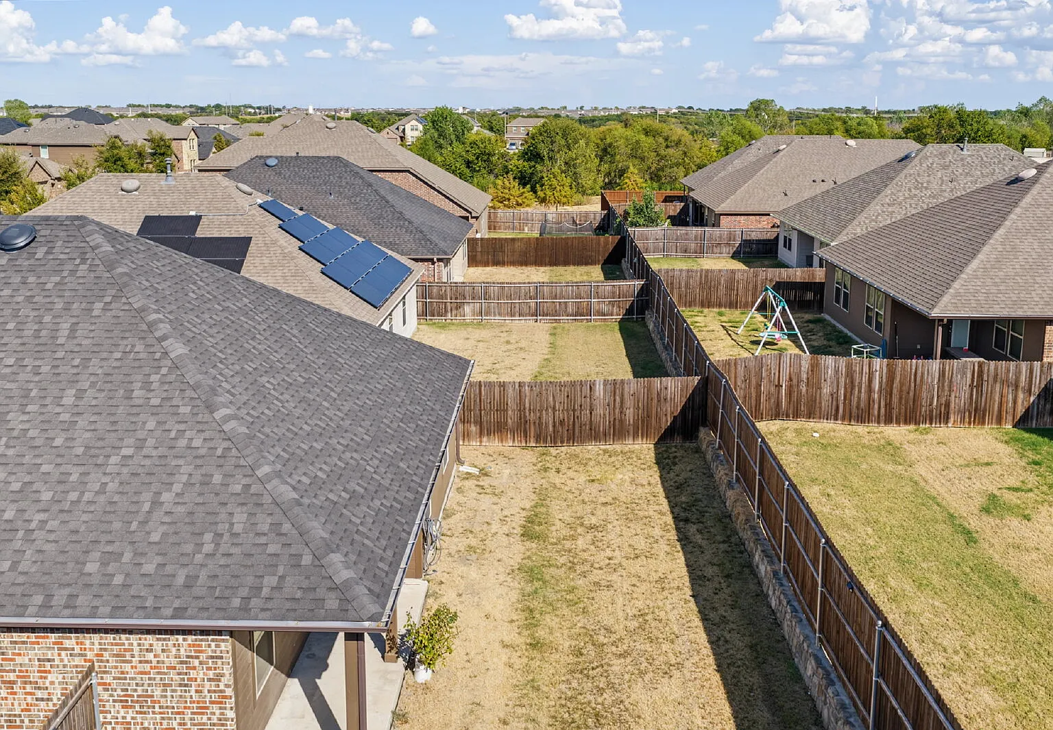 4 bed, 2.0 bath, 2014 sqft, $2,200 — Photo 4