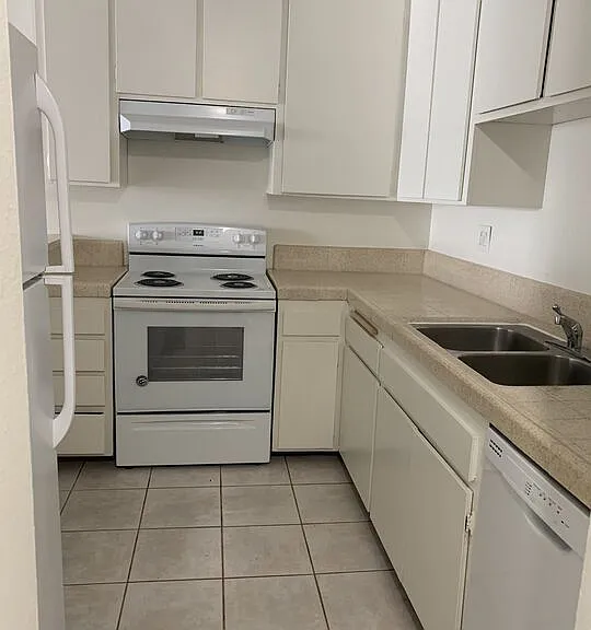 1820 S Bentley Ave #106 — Photo 5