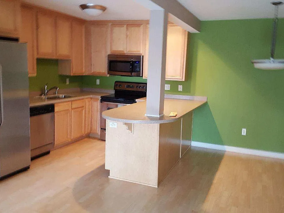 Kitchen & Dining Area