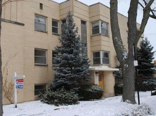 2820 W Glenlake Ave, Chicago, IL 60659