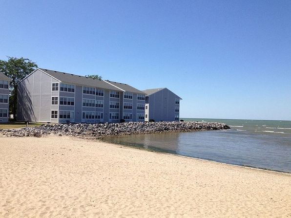 218 W Lakeshore Dr APT E