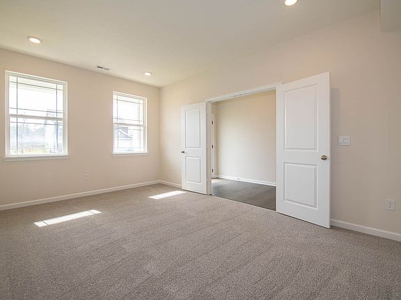 5th image of 7706 Rolling Green Dr
