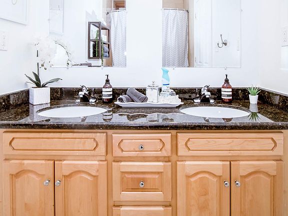 BR 2 Ensuite Bathroom