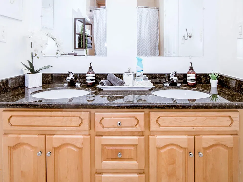 BR 2 Ensuite Bathroom